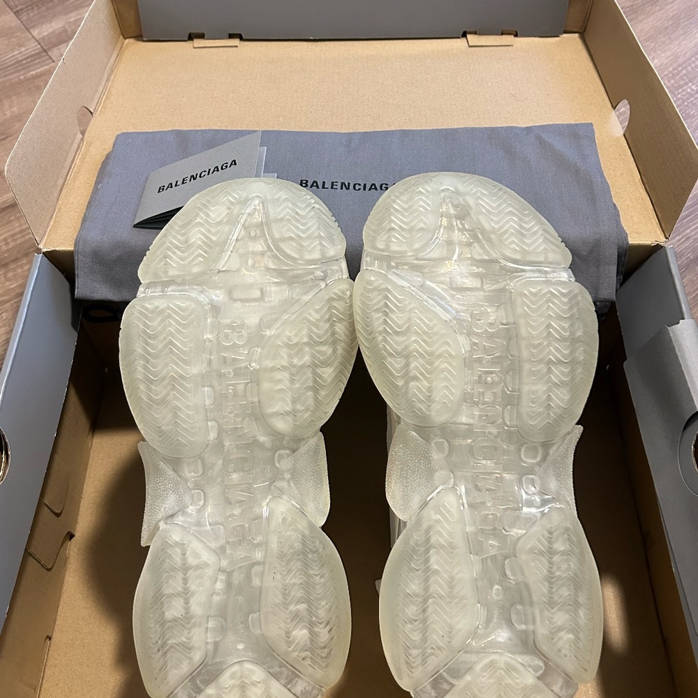 Balenciaga MEN'S TRIPLE S CLEAR SOLE SNEAKER IN WHITE(US7size) - Picture 4 of 5